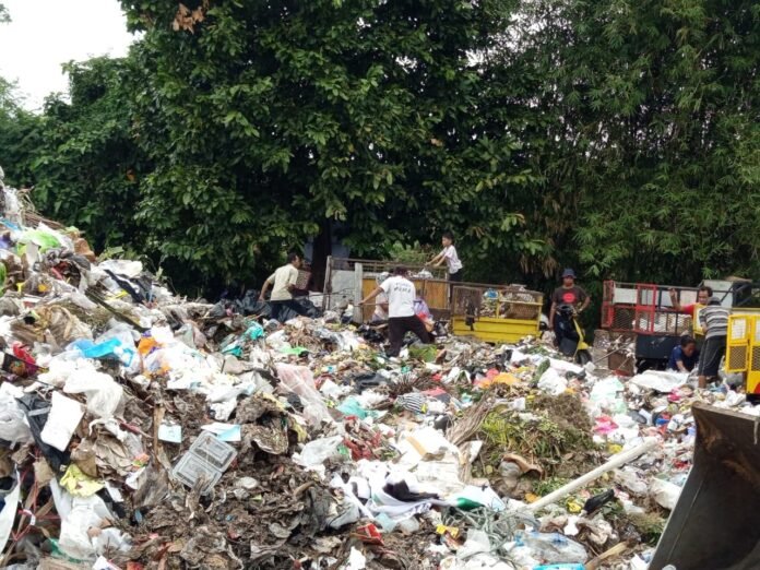 Tumpukan Sampah di TPS Sandubaya Jadi PR Bersama