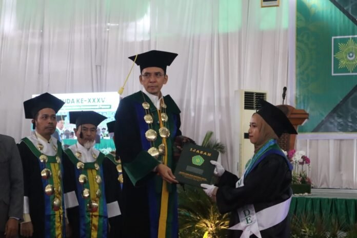 TGB Ingatkan Wisuda Bukan Akhir Pendidikan
