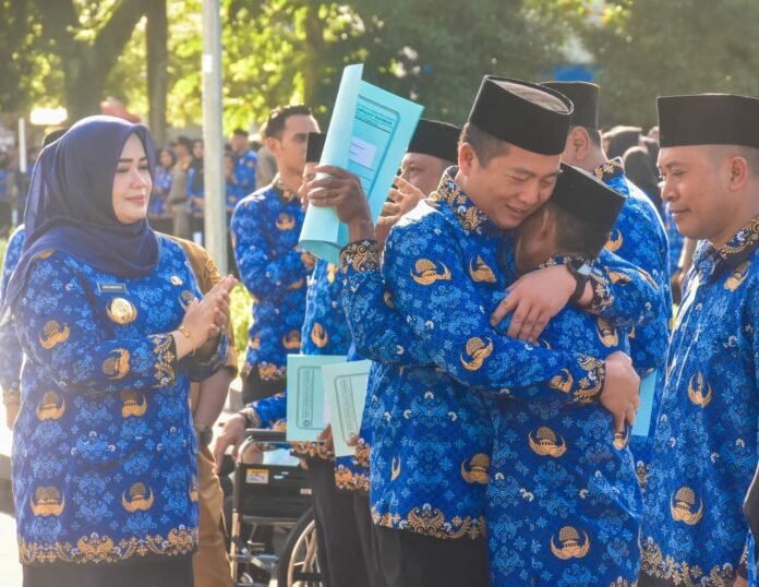 Lantik 9.411 PPPK Paruh Waktu, Gubernur Iqbal: Kalian Adalah Tulang Punggung Pelayanan Publik