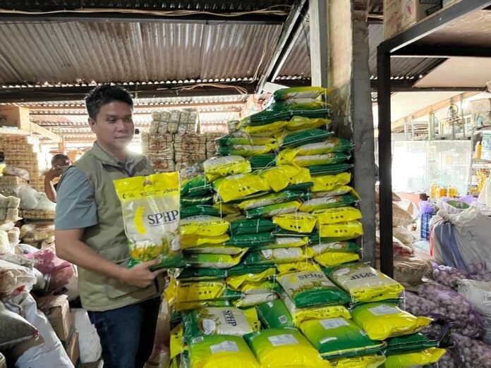 Di Pasar Induk Mandalika, Harga Beras Tetap Stabil Meski Akhir Tahun