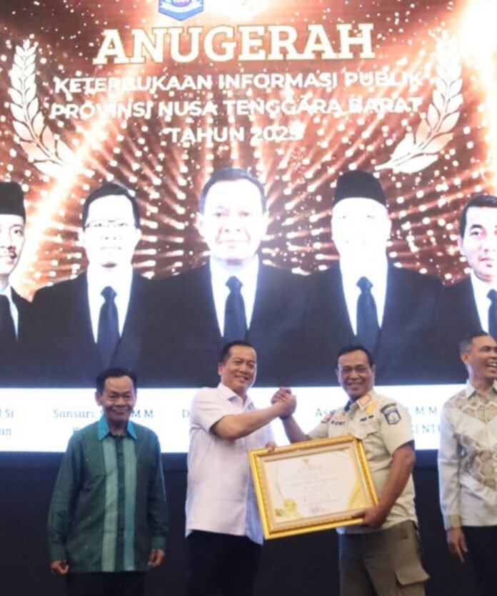 Satpol PP NTB Raih Penghargaan OPD Informatif