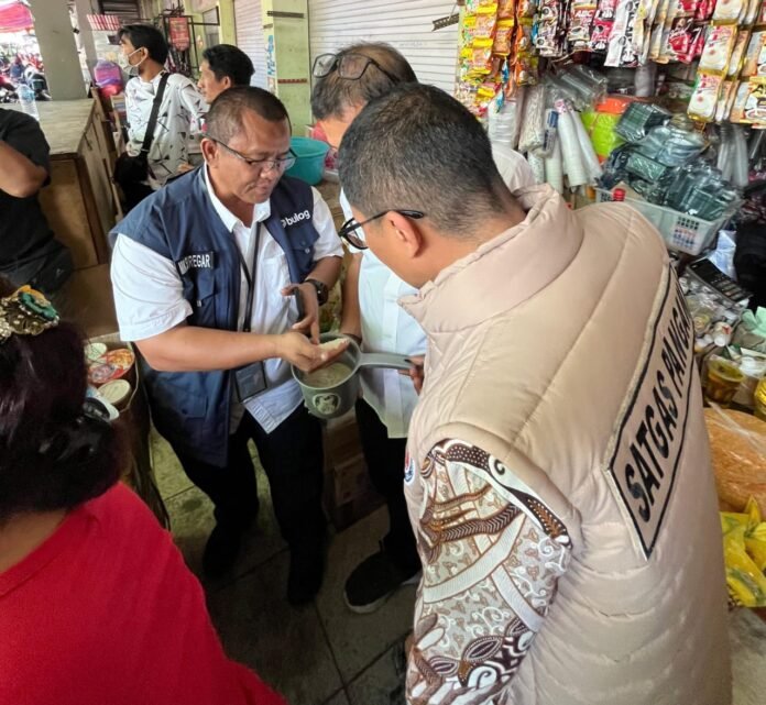 Jelang Nataru 2025/2026, Bulog NTB Dirikan Posko Pengendalian Harga Sembako di Pasar