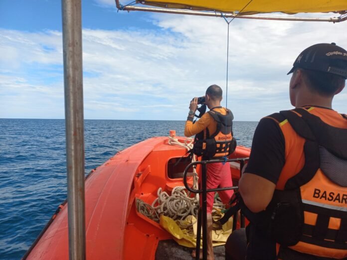 Seorang Wanita Diduga Lompat dari Kapal Ferry di Jalur Poto Tano-Kayangan, Tim SAR Lakukan Pencarian