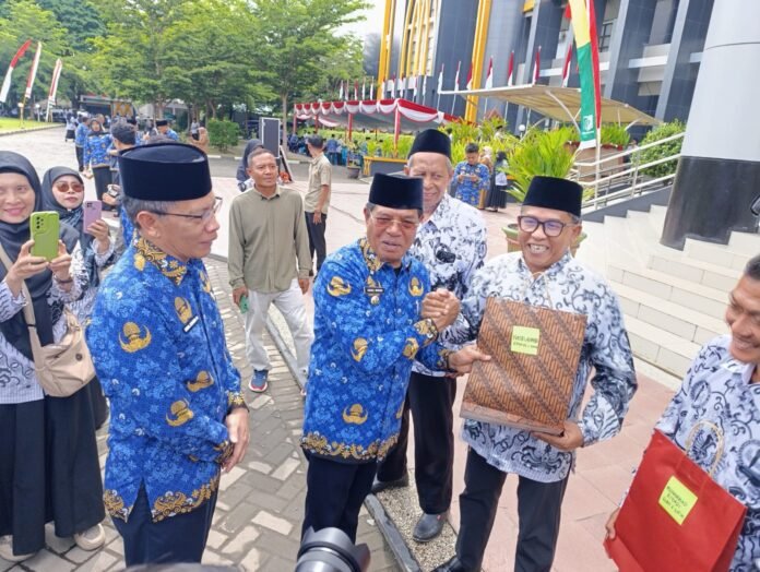 Bupati Iron Janjikan Perlindungan Kesejahteraan di Tengah Tantangan Anggaran