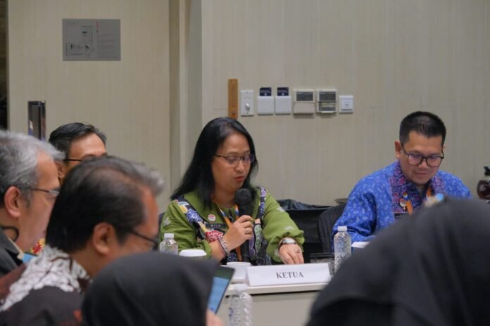 Hari Kedua Rakordal Kinerja, Kakanwil Kemenkum NTB Pimpin Komisi 4 Bahas Pembentukan Peraturan Perundang-undangan di Wilayah