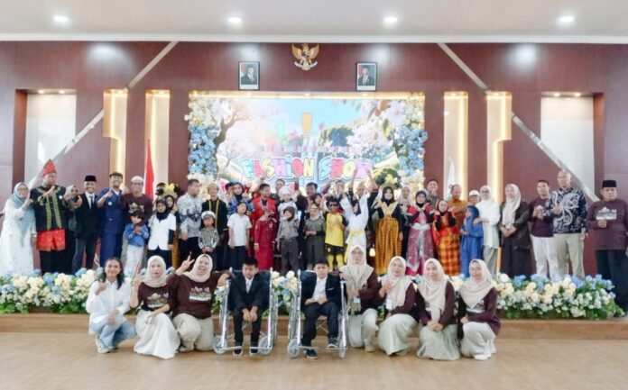 Bupati Amar Janjikan Mobil Sekolah bagi Siswa SLB Taliwang