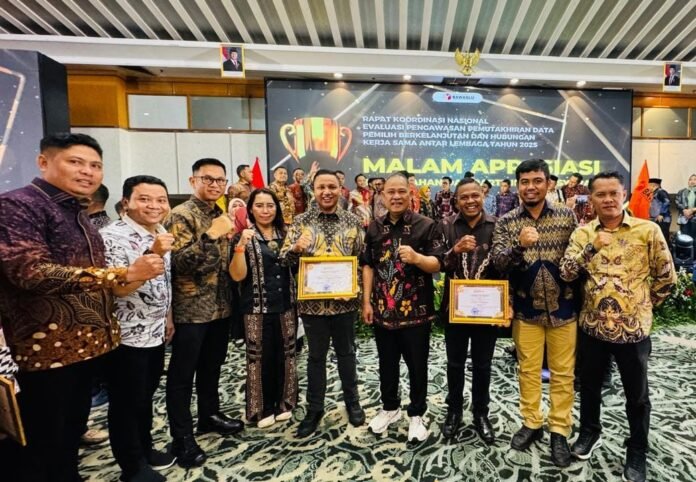 Konsiten Perkuat Pengawasan Partisipatif, Bawaslu NTB Raih Penghargaan Terbaik II Nasional