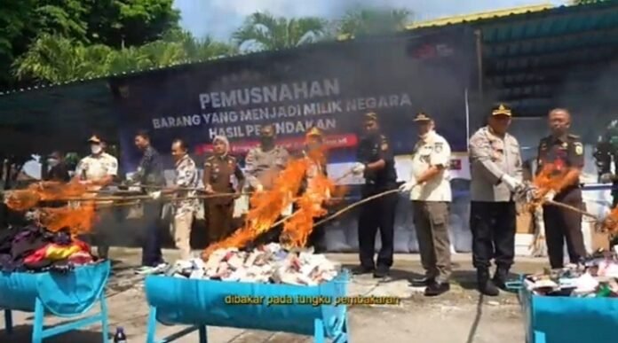 Barang Ilegal Senilai Miliaran Dimusnahkan, Satpol PP NTB dan Bea Cukai Tegaskan Komitmen Penegakan Hukum