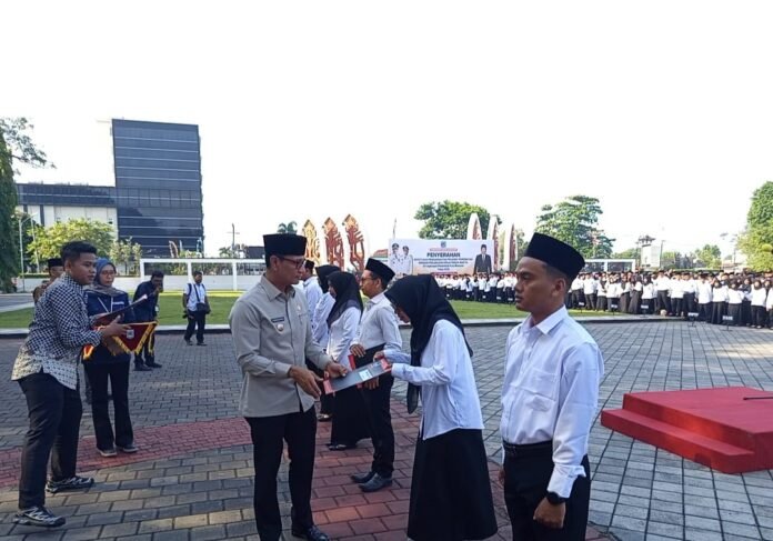 Pertama di NTB, Pemkot Mataram Serahkan SK kepada 3.067 PPPK Paruh Waktu