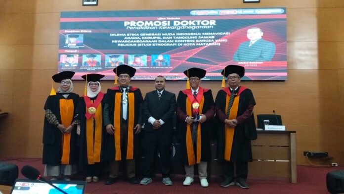 Dosen Ummat Raih Gelar Doktor dengan Disertasi 1.738 Halaman