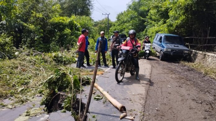 Warga Terisolasi, Sejumlah Akses Jalan dan Jembatan di Lobar Putus Diterjang Bencana
