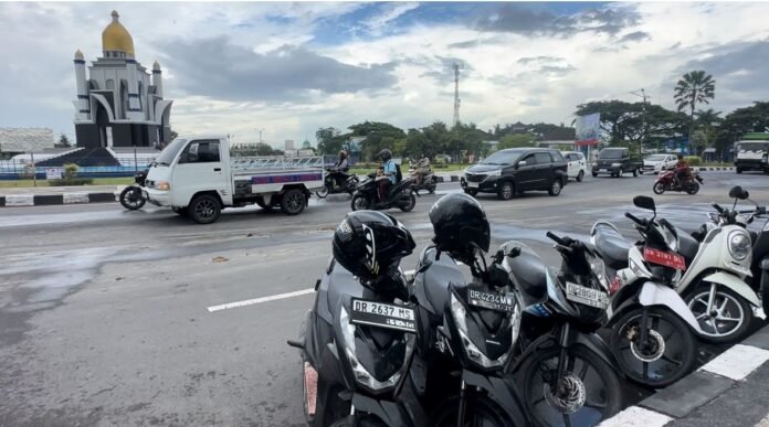 PKL dan Kendaraan Tak Patuhi Aturan di Jalur Bundaran GMS akan Ditindak