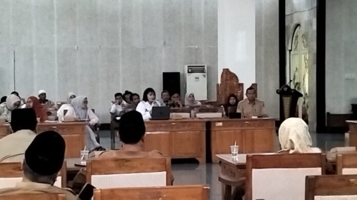 Honorer Lobar Protes Wacana Pengangkatan Pegawai MBG Jadi PPPK