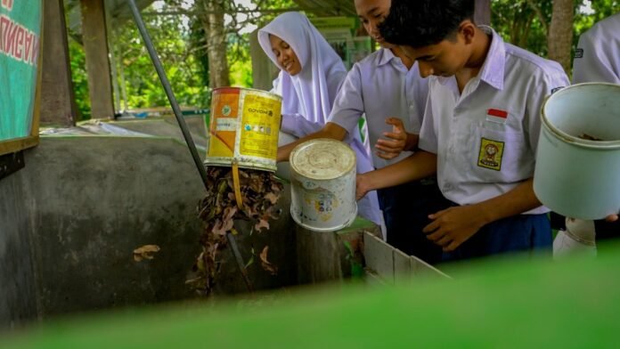 Menjemput Hijau dari Sekolah: AMMAN Dukung Sekolah Adiwiyata Nasional di KSB