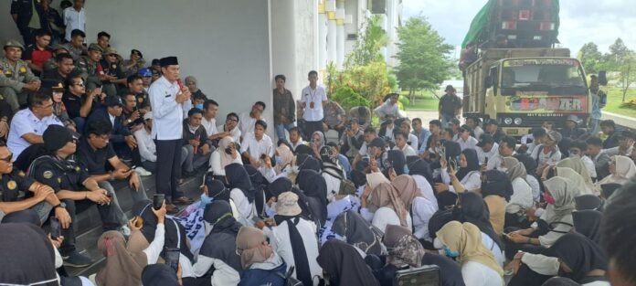 Bersedia Tak Digaji, Eks Hororer Guru Loteng Minta Tetap Dipekerjakan