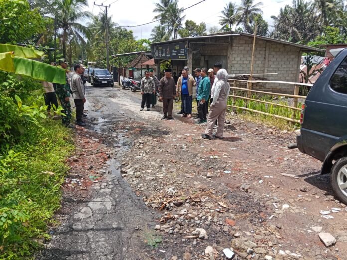 Komisi III DPRD Lobar Sidak Jalan Rusak di Langko dan Lembah Sempaga, Dorong Pemkab Tangani Tahun ini