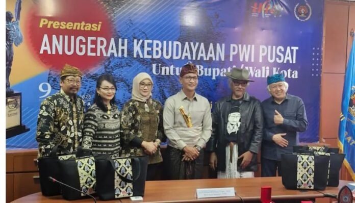 Wali Kota Mataram Terima Anugerah Kebudayaan PWI 2026