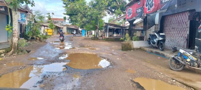 Dialokasikan Rp74 Miliar, 50 Ruas Jalan dan Jembatan Rusak di Lobar Ditangani Tahun ini