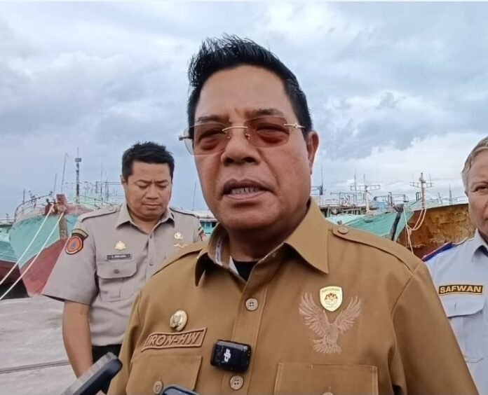 Apresiasi Capaian PAD, Bupati Lotim Beri Hadiah Umrah untuk Dua ASN Berprestasi