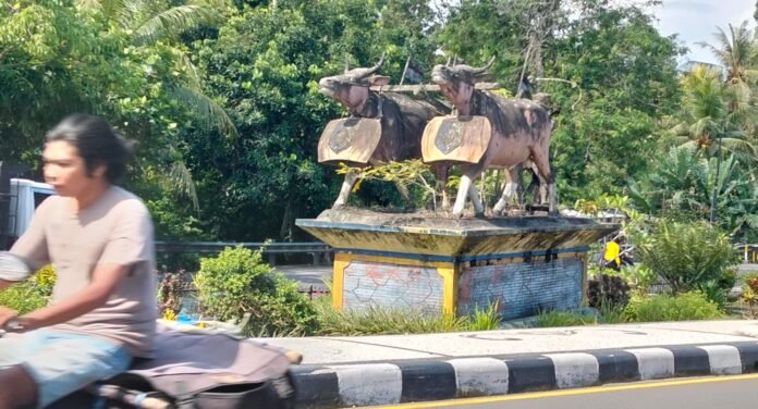 Pakai CSR Perusahaan, Gerbang Perbatasan dan Ikon Patung Sapi Lobar Bakal Dipoles