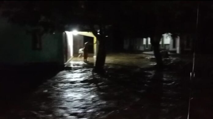 Cuaca Ekstrem, Tiga Desa di Praya Barat Daya Diterjang Air Bah