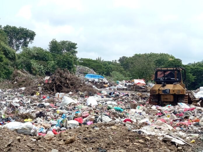 Alat Berat Rusak, Penanganan Sampah di TPA Raberas Terkendala