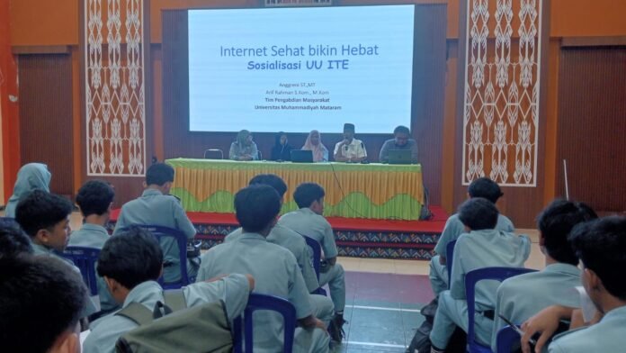 Siswa SMKN 3 Mataram Diajak Gunakan Internet dengan Bijak