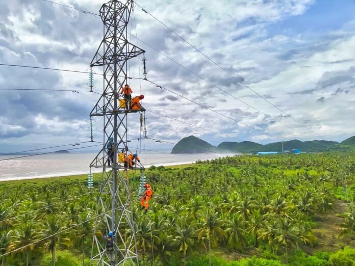 Lakukan Pemeliharaan Jalur Transmisi Utama, PLN Perkuat Keandalan Listrik Sumbawa