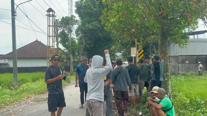 Truk Galian C Dilarang Melintas di Jalan Mesanggok