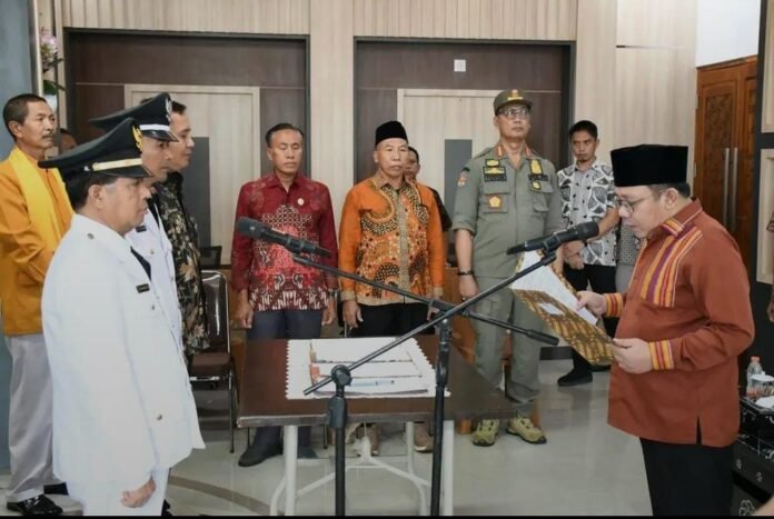 Bupati KLU Lantik Sembilan Pejabat, Tegaskan Objektivitas Penilaian Kinerja Aparatur