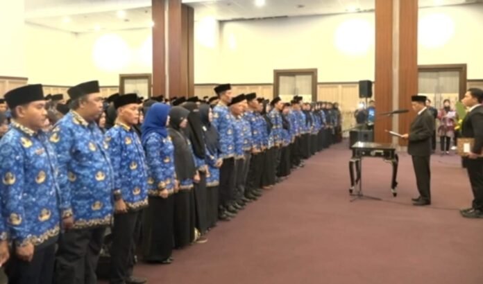 Bupati Loteng Lantik 450 Kepala Sekolah