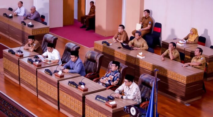 Bahas Empat Usul Ranperda Baru, DPRD Loteng Bentuk Dua Pansus
