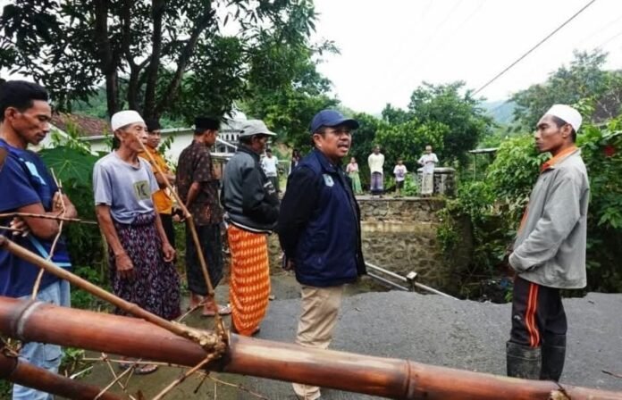 Jembatan Putus di Sekotong Timur-Mareje, Bupati Lobar Gerak Cepat Bangun Jembatan Darurat