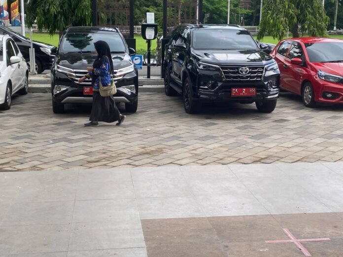 Beralih ke Mobil Listrik, Pemprov NTB Lelang Kendaraan Dinas Lama