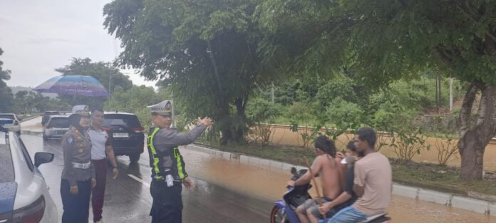 Tergenang Banjir, Jalur Dua Menuju Sirkuit Mandalika Ditutup Sementara