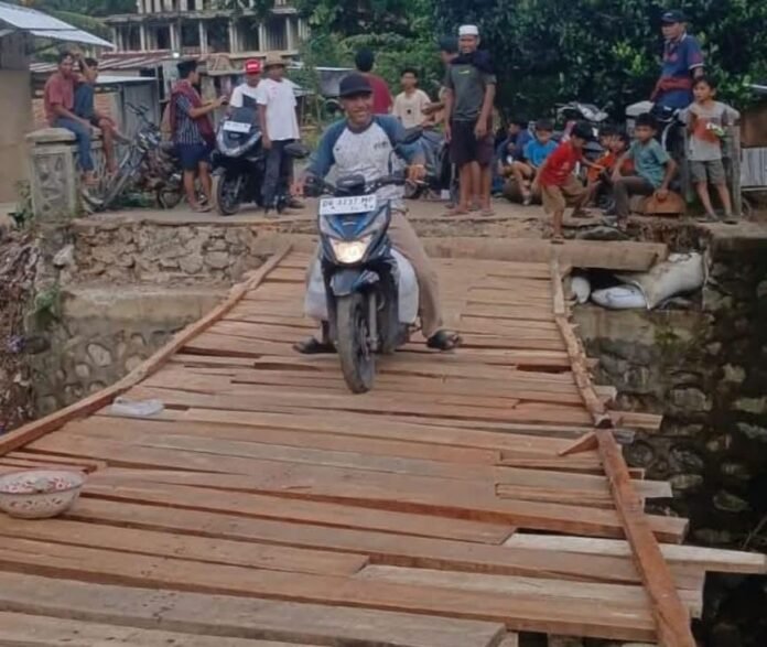 Dibangun dari Anggaran BTT, Jembatan Darurat di Sekotong Timur-Mareje Bisa Dilalui Kendaraan