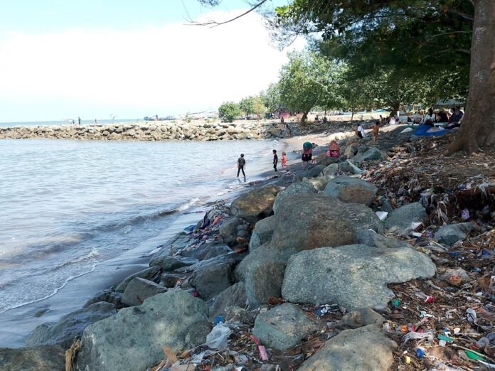 Pemkot Gelontorkan Rp1,2 Miliar Pasang Batu Boulder di Tiga Titik Rawan Abrasi