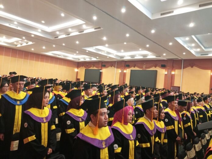 Wisuda 325 Mahasiswa, UT Mataram Komitmen Cetak Lulusan Berkualitas