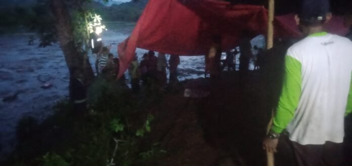 Warga Hidirasa Hanyut Terseret Banjir