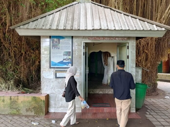 Jelang Ramadan, Masyarakat Ramai Ziarah Makam Loang Baloq