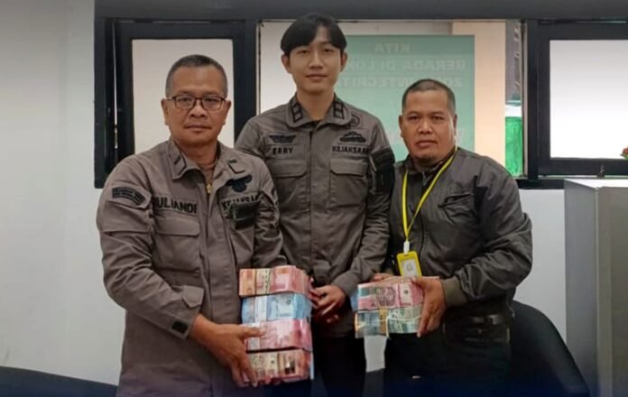 Kejari Lotim Terima Titipan Uang Pengganti Rp500 Juta dari Terdakwa Kasus Chromebook