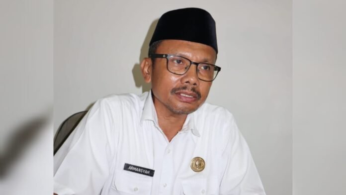 Pedagang Takjil Pilih Jualan di Pinggir Jalan