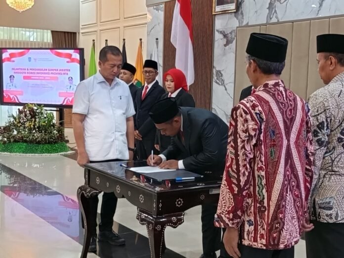 Lantik Komisioner Komisi Informasi NTB, Gubernur Iqbal Tekankan Pentingnya Keterbukaan Informasi