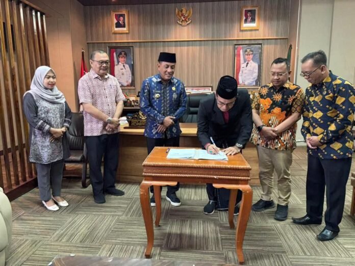 Pemkab Bima Hibahkan Lahan Kantor Haji