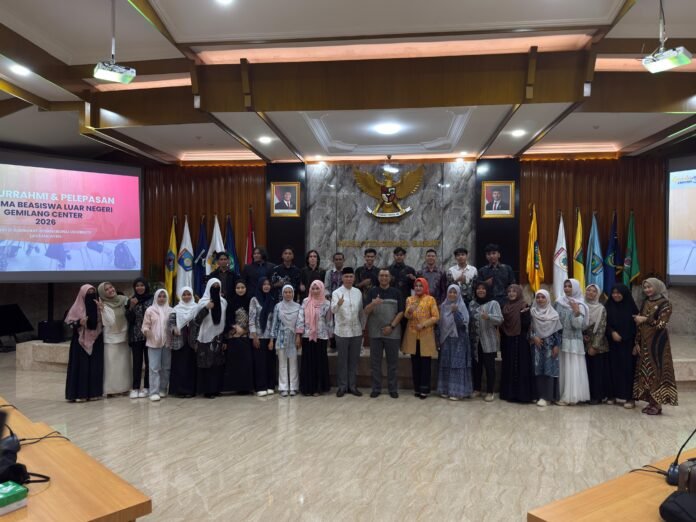 Yayasan Gemilang Center Lepas 27 Penerima Beasiswa asal NTB untuk Berkuliah di Malaysia