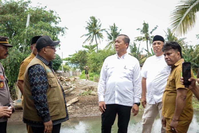 Tinjau Banjir Nggembe, Gubernur Minta Siapkan Solusi Permanen