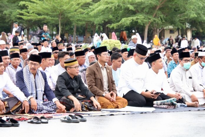 Momen Idul Fitri, Bupati Bambang Ajak Masyarakat Bersatu Membangun Dompu