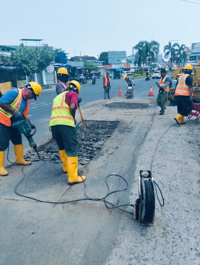 Gubernur akan Bentuk Tim Reaksi Cepat Atasi Pengaduan Jalan Berlubang