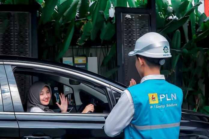 Cerita Idulfitri 2026: Mudik Tenang dengan Mobil Listrik, Dinda Rasakan Kemudahan SPKLU PLN