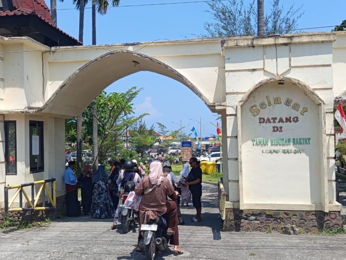 Ribuan Warga Padati Taman Loang Baloq saat Perayaan Lebaran Topat 2026